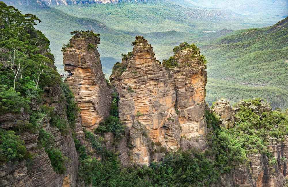 three sisters blue montains in Australia