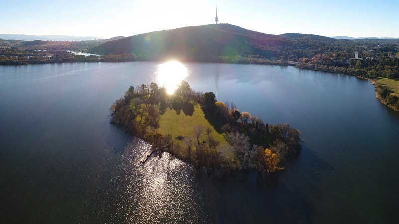 Vista del Lago Burley Griffin a Canberra